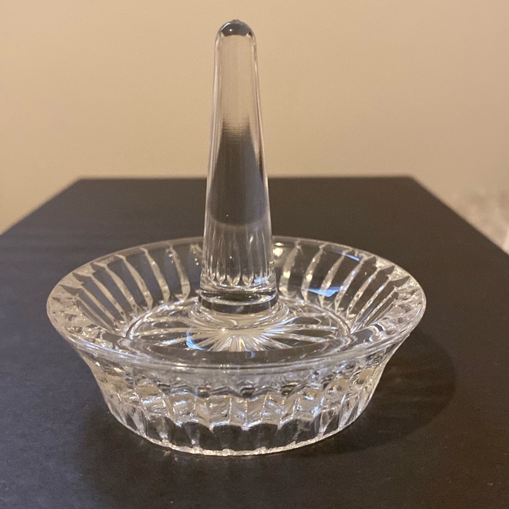 Chrystal ring holder